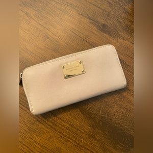 Michael Kors Cream Wallet